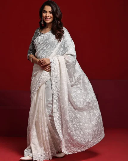 Women Embroidered Saree with Scalloped Border